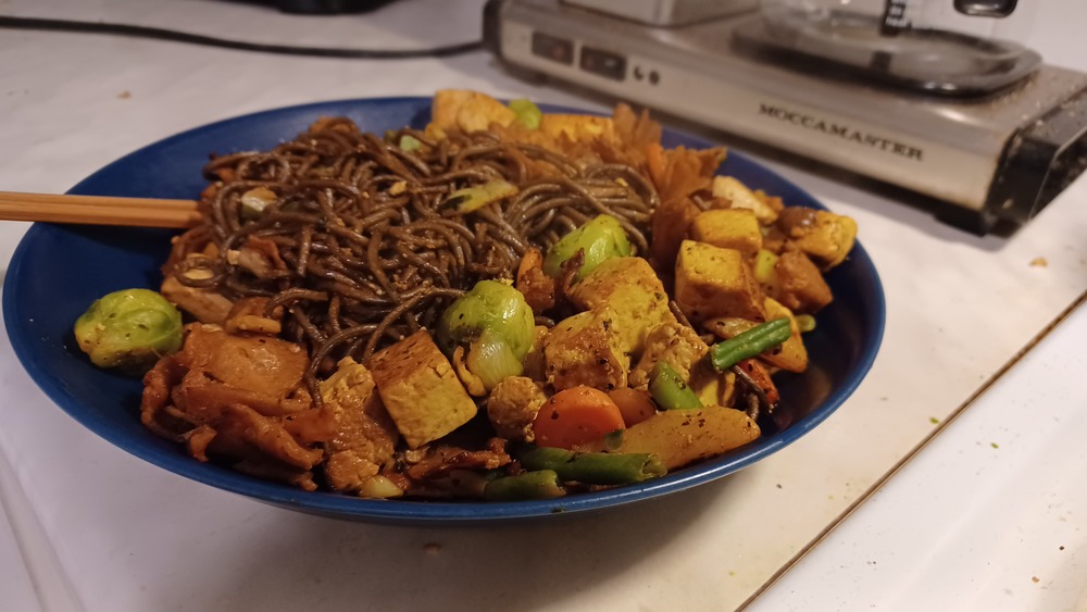 tofu wok vönerillä valmis