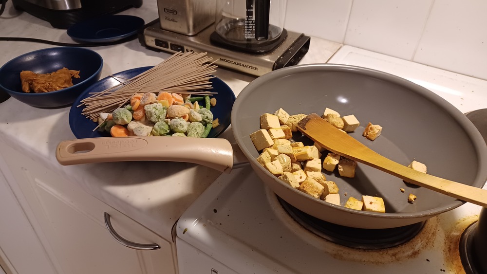 tofu wok vönerillä valmistus